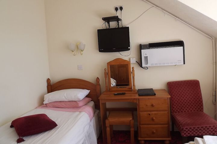 Room 3 of 52