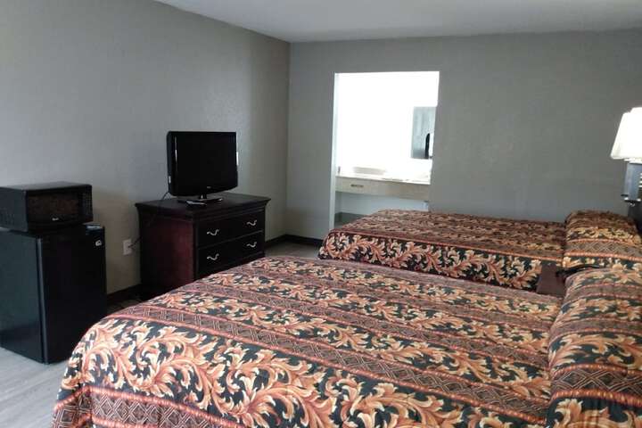 2 Double Beds (6 of 11)