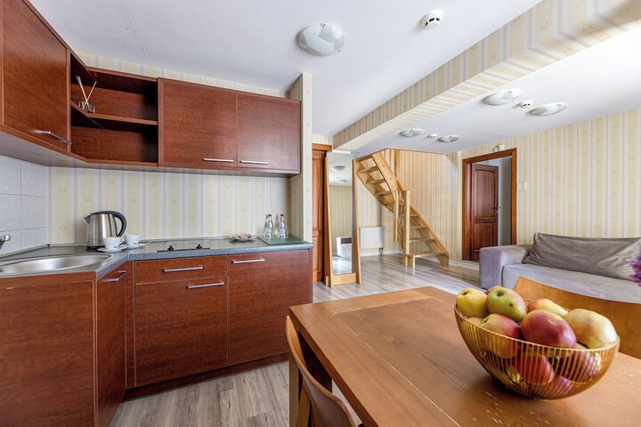 Room 52 of 214