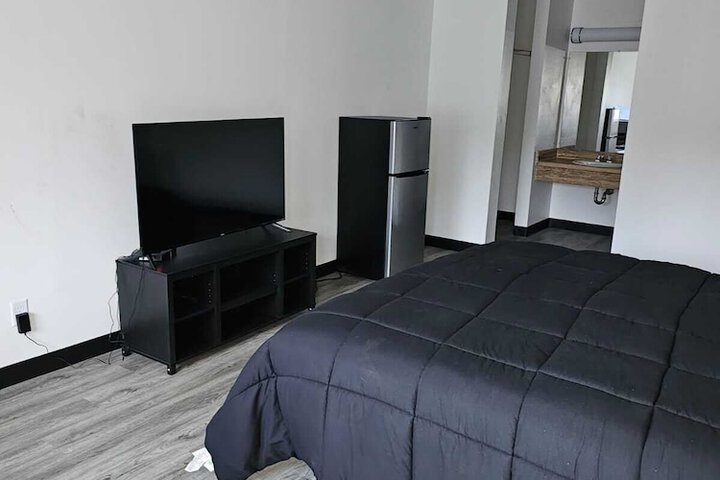 Room 11 of 23