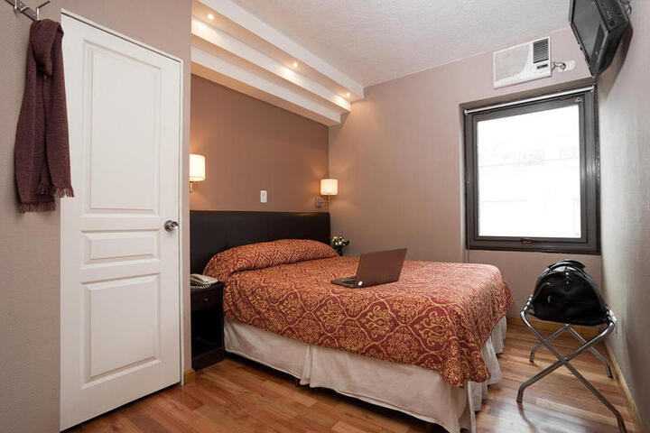 Room 5 of 7