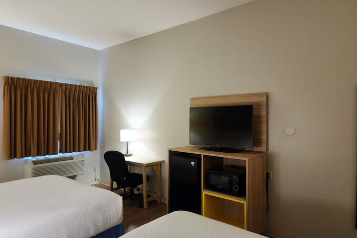 2 Queen Beds Accessible (10 of 10)