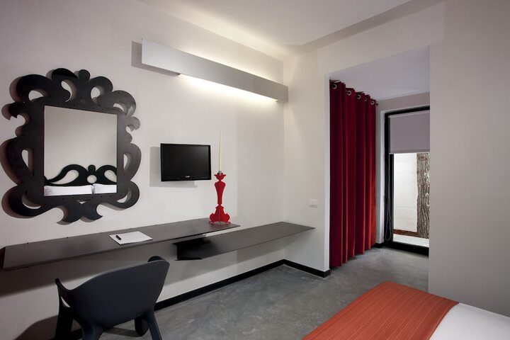 Room 8 of 113