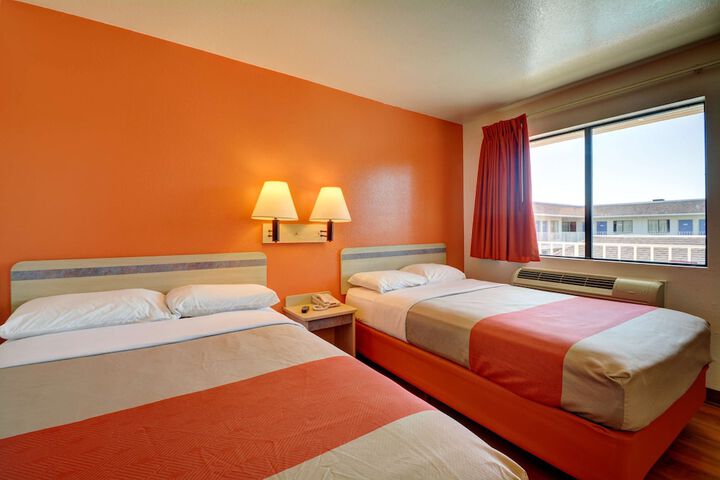 Double Bed Accessible (14 of 15)