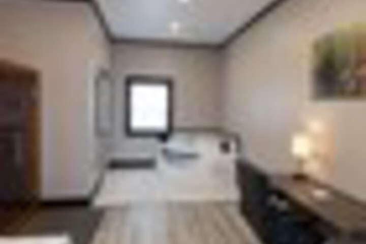 Room 11 of 165