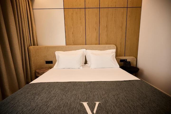 Room 2 of 67