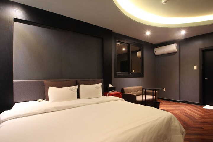 Room 48 of 84