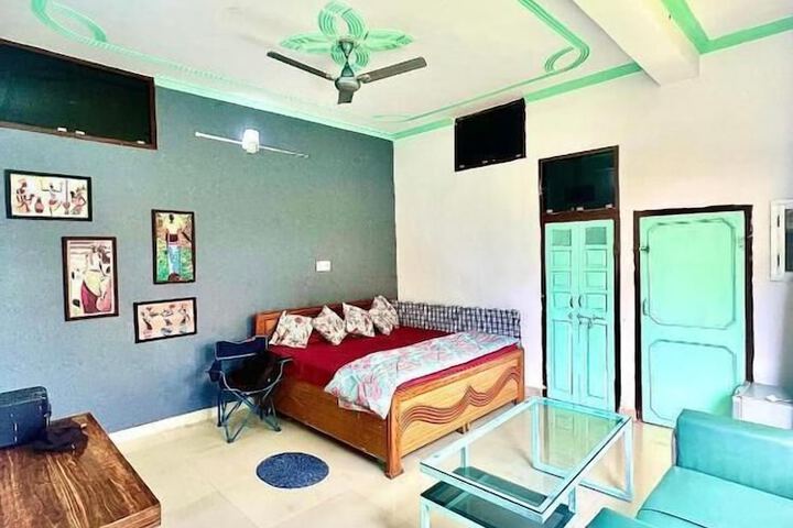 Room 2 of 63