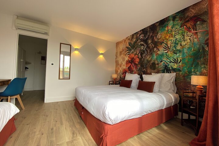 Room 27 of 73
