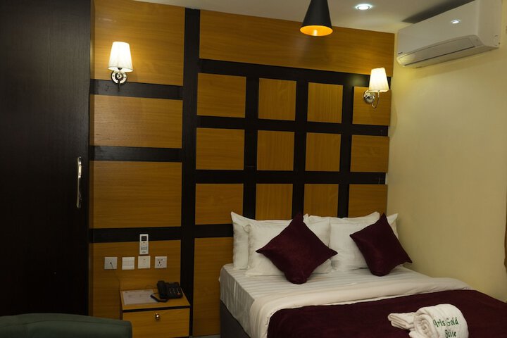 Room 15 of 26