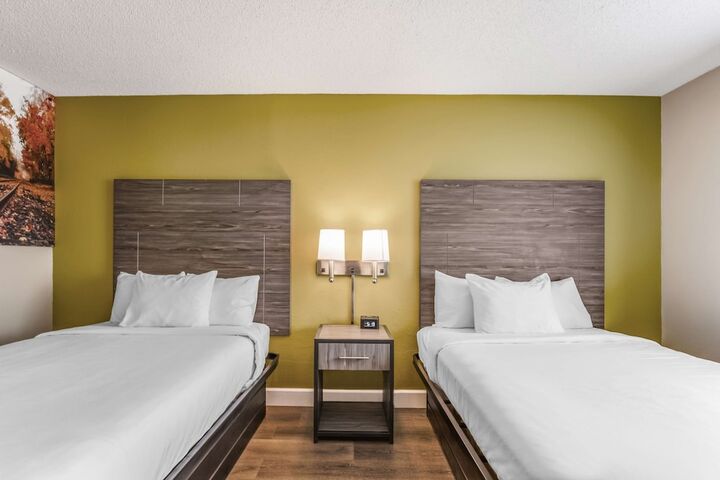 2 Double Beds (10 of 18)