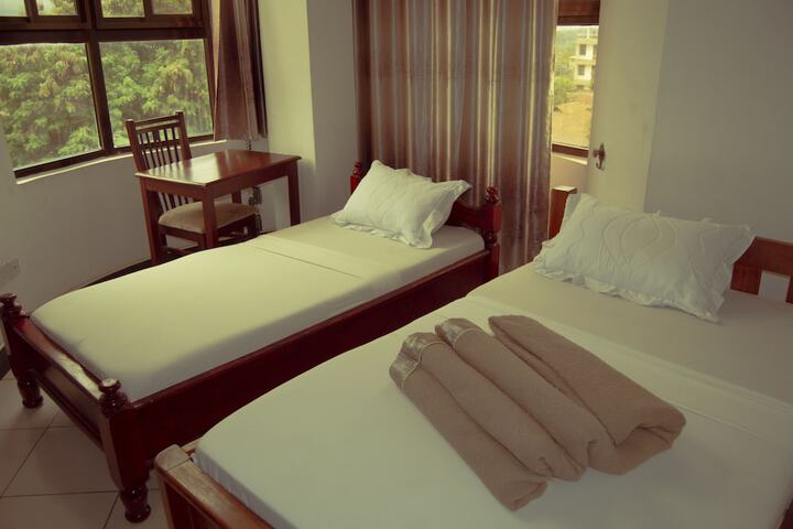 Room 4 of 11