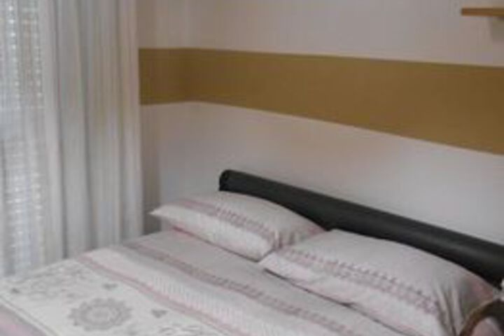 Room 12 of 30