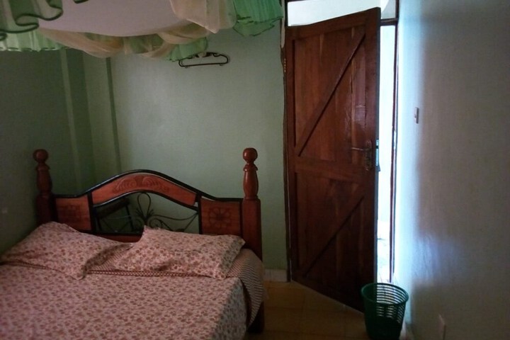 Room 8 of 16