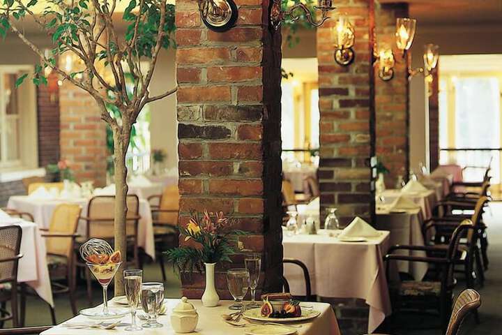 Dining 36 of 62