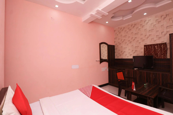 Room 4 of 5