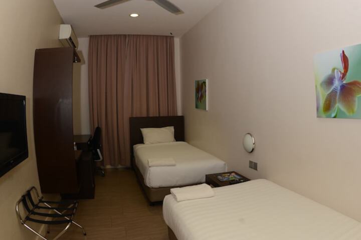 Room 8 of 38