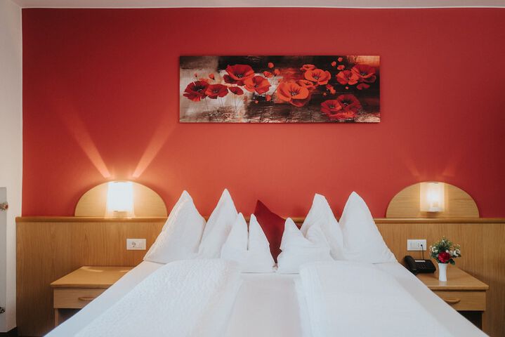 Room 4 of 76