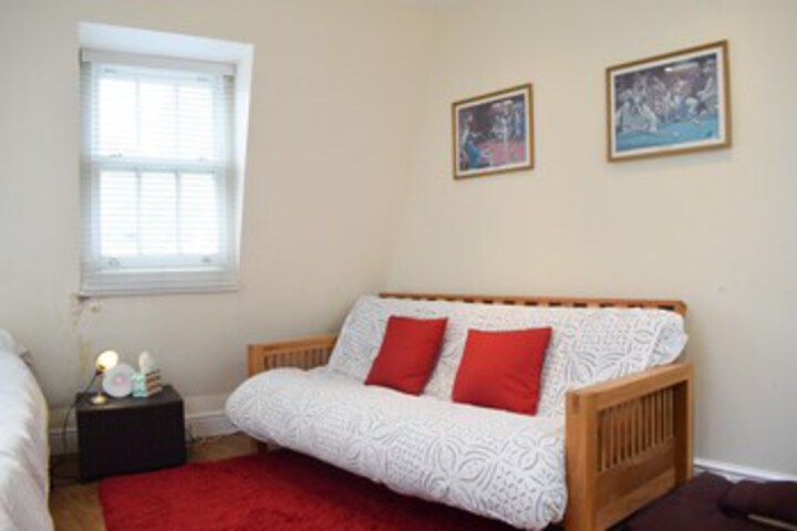 Room 9 of 15