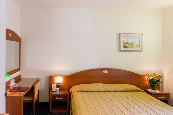 Room 5 of 62