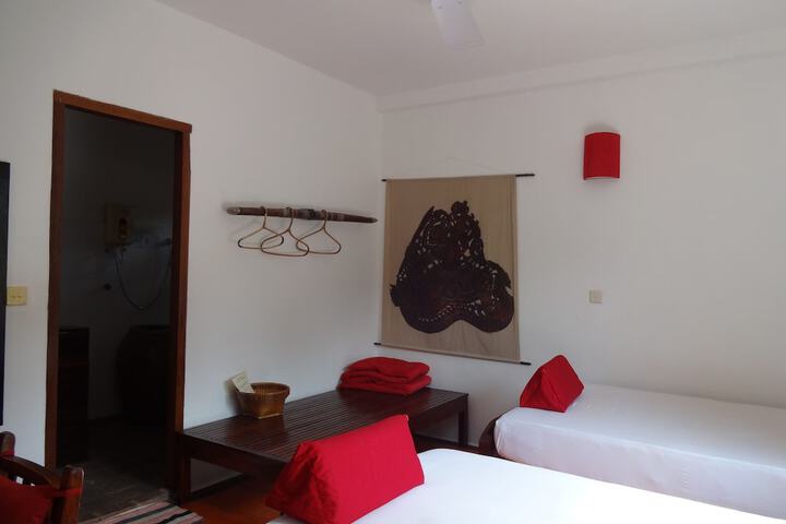 Room 18 of 104