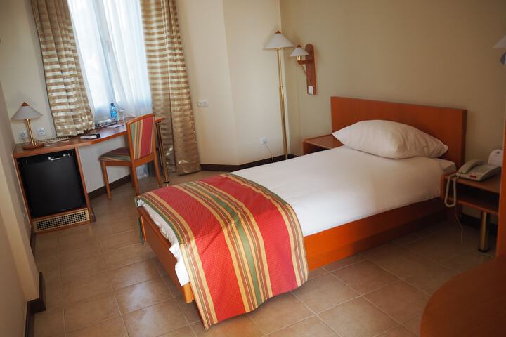 Room 10 of 50