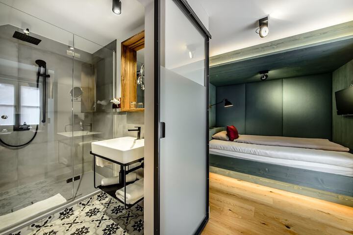 Room 43 of 117