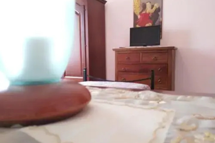 Room 5 of 11