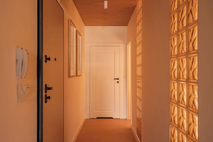 Room 102 of 298