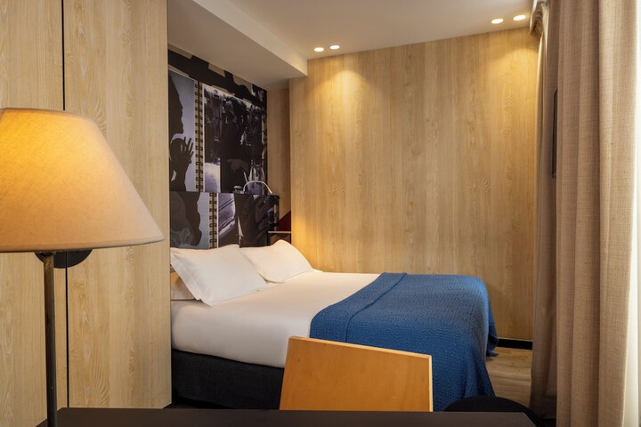 Room 32 of 92