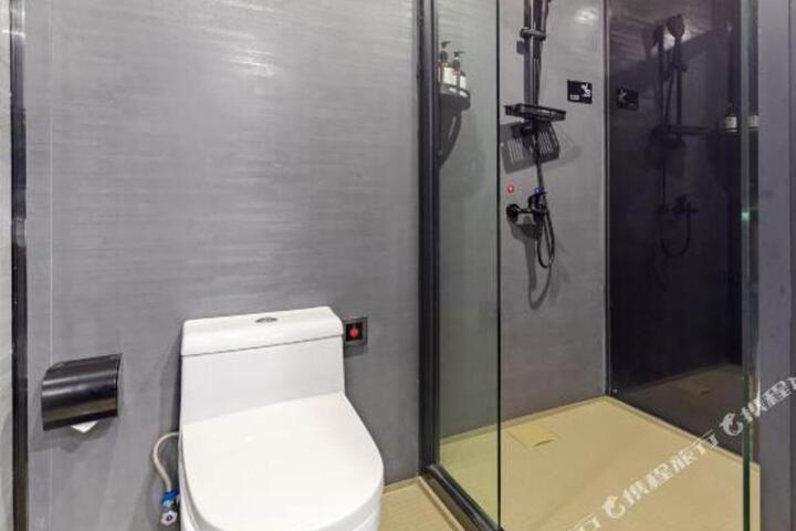 Langyue Fashion Hotel (Chizhou RT-Mart)