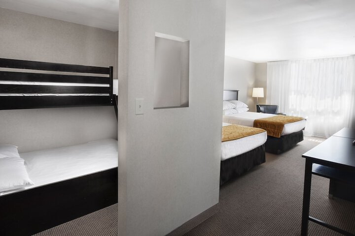 Traditional Room with 2 Queen Beds Room Only (14 of 14)
