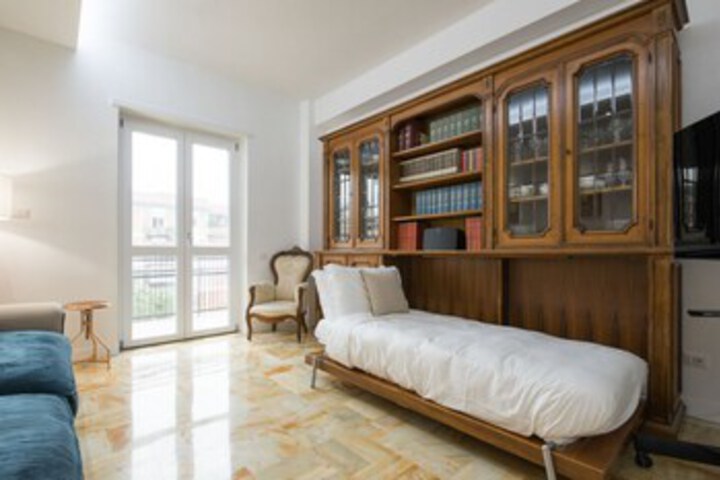 Room 13 of 27