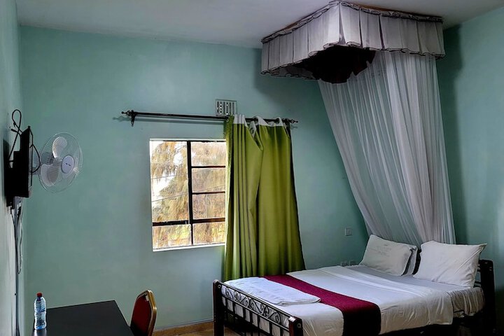 Room 3 of 28