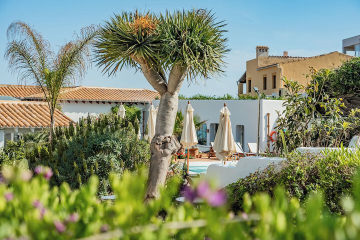 Hotel Exterior 141 of 157