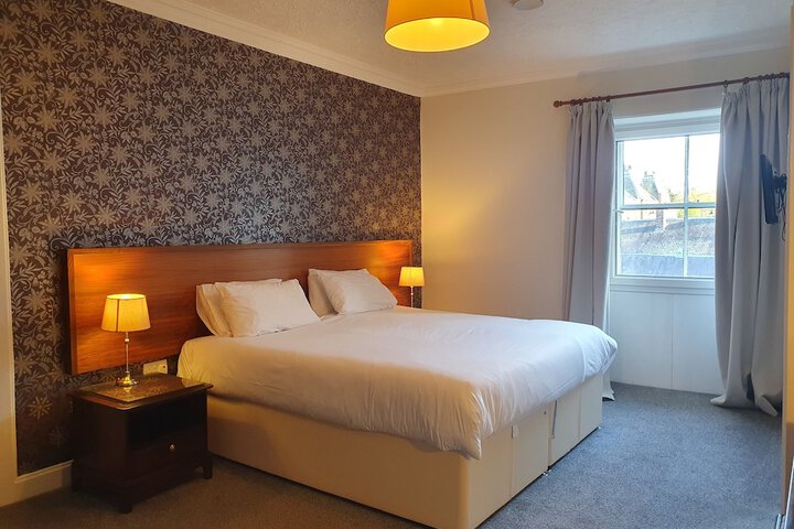 Room 6 of 18