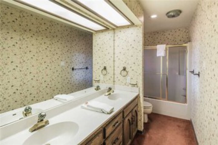 Room 5 of 35