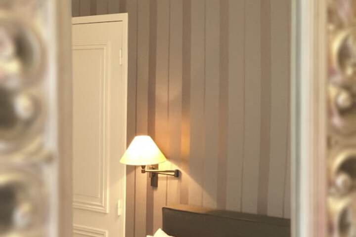 Room 7 of 49