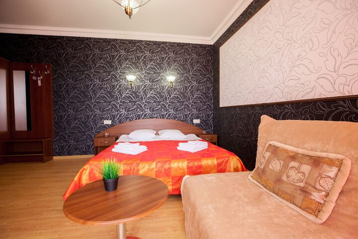 Room 8 of 42
