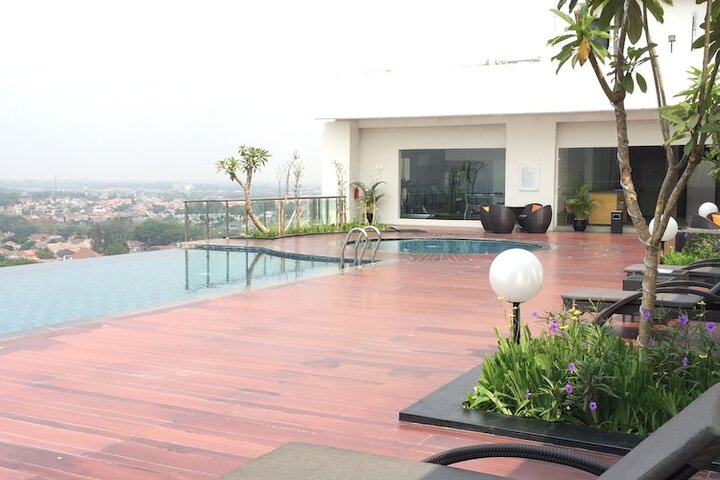 Hotel Pool