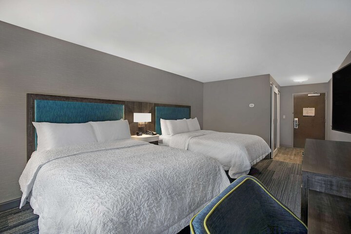 2 Queen Beds (7 of 11)