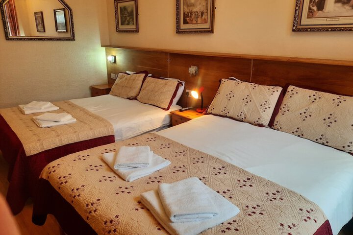 Room 40 of 77