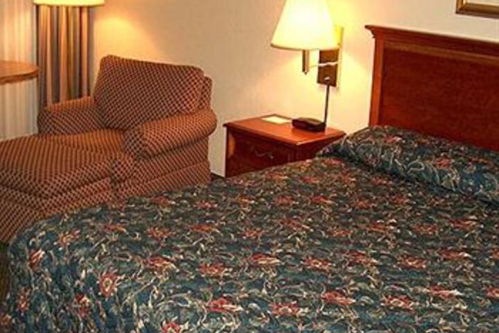 Room 4 of 7