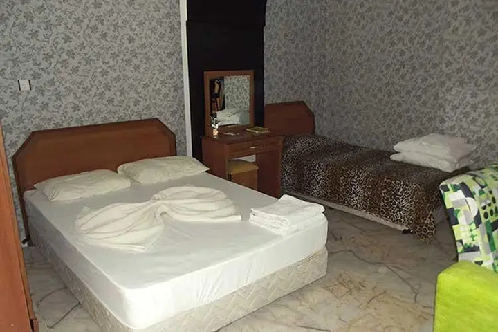 Room 6 of 17