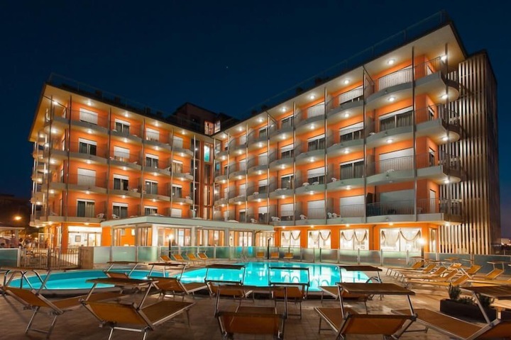 Hotel 16 of 17