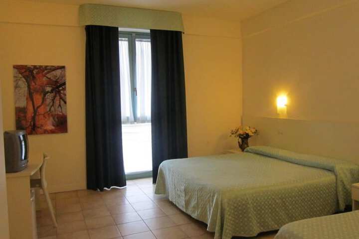 Room 10 of 48