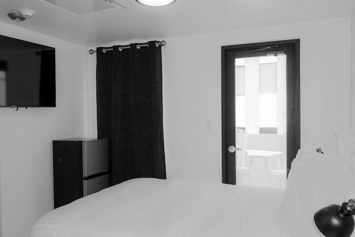 Room 4 of 62