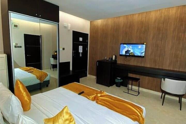 Room 15 of 27