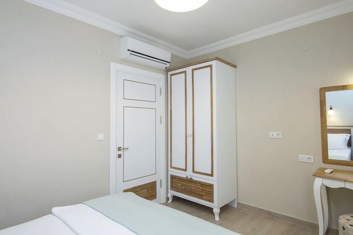 Room 4 of 34