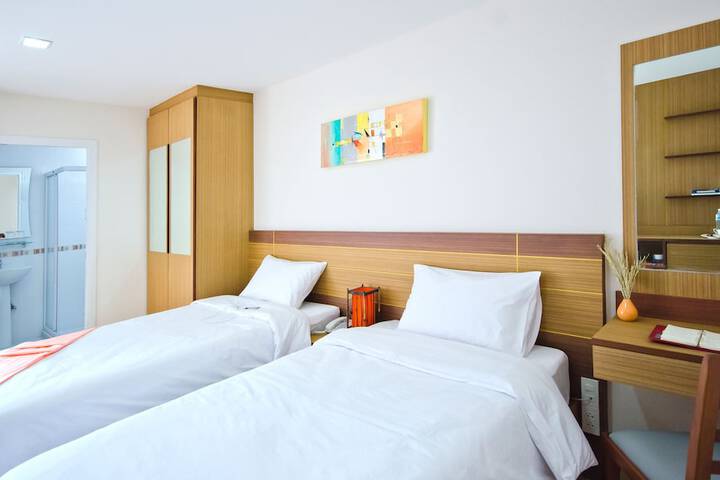 Room 9 of 42